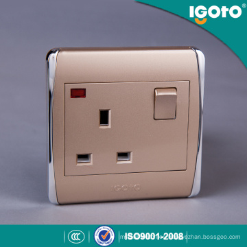 UK BS Standard PC Material 10 años de garantía Twin 13AMP Switched Socket